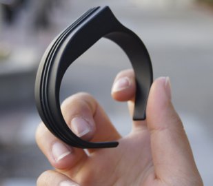 This 'Bracelet' is Actually a Bitcoin Wallet So You Can Pay with a Gesture